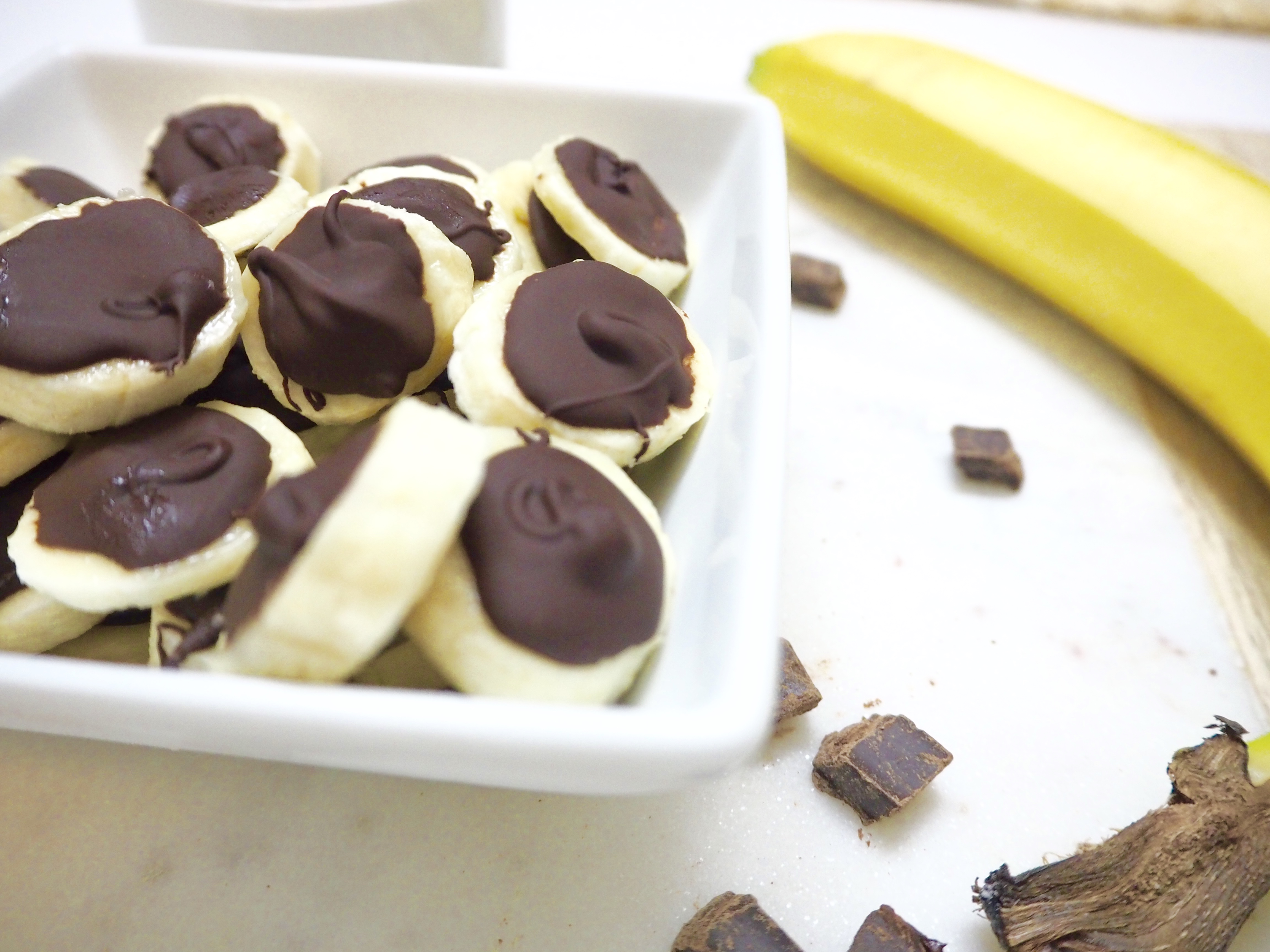 Frozen Dark Chocolate Banana Poppers