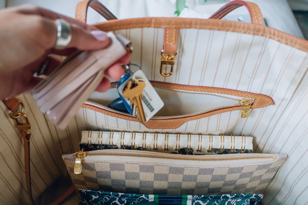 What's In My Handbag | Chic Mummy